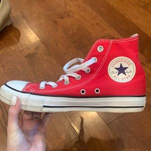 Red high top converse. Size 8.